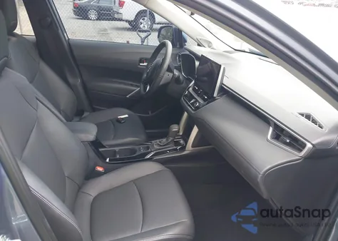 2023 Toyota Corolla Cross Xle z USA, uszkodzony, nr VIN 7MUDAAAGXPV070263